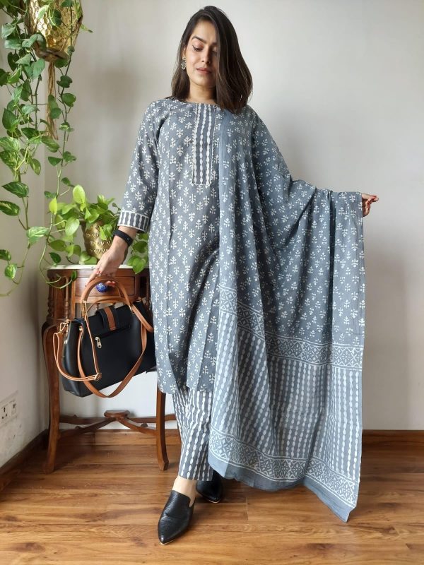 71Zkr-4SFlL.jpg Indian Stylish Black Summer Wear Cotton Suits With Hand Block Print Work For Woman 6448 (4, L)